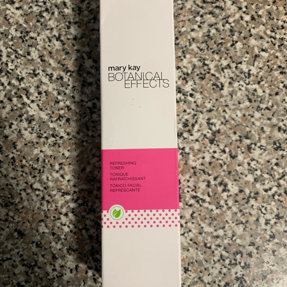 BRAND NEW: Mary Kay Refreshing Toner